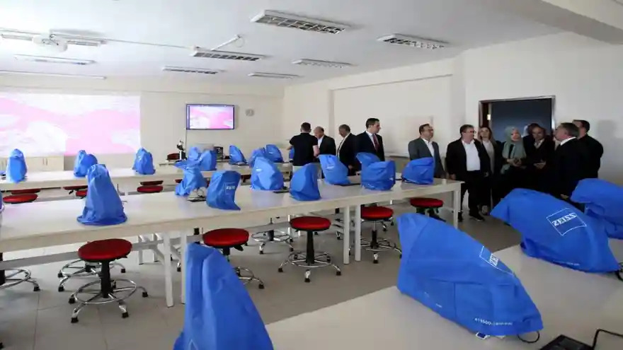 AİÇÜ Tıp Fakültesi Araştırma Laboratuvarları Açıldı