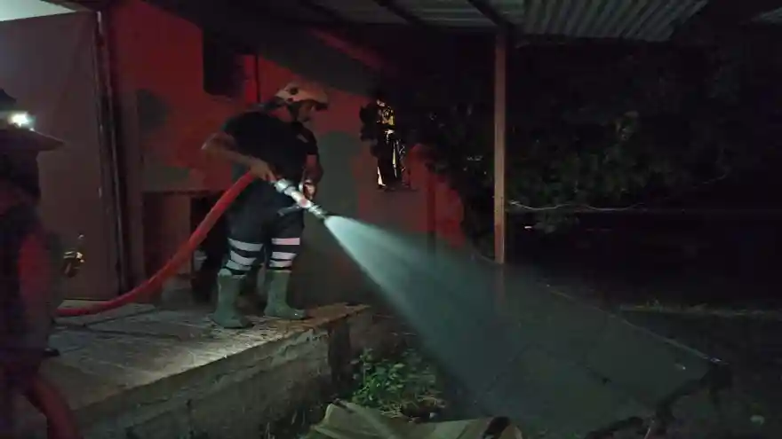 Doğubayazıt İtfaiyesi yangına erken müdahale etti