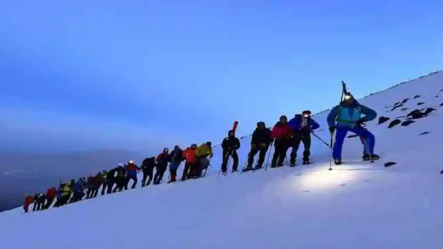 Dağcılar sis ve fırtınada Ağrı Dağı’na tırmandı