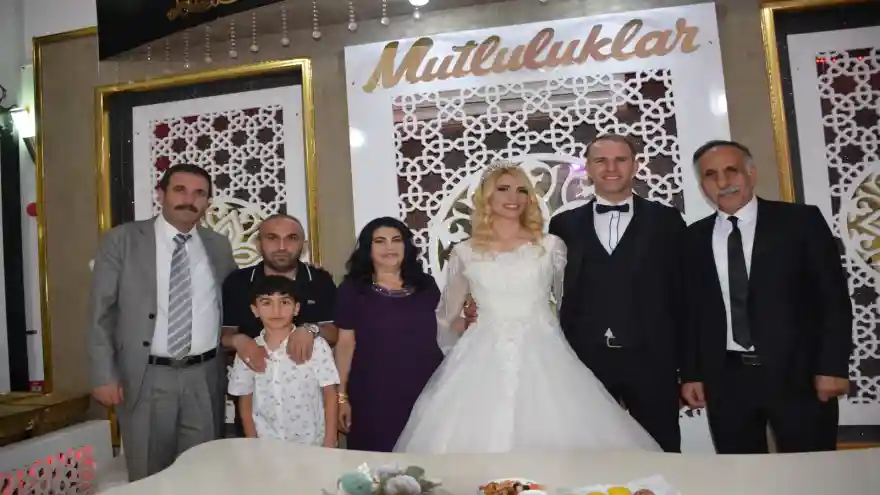 Dilan Dumlu ile Mehmet Emin Yansit evlendi