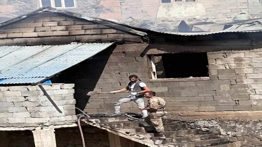 Ağrı’da bir ev kül oldu