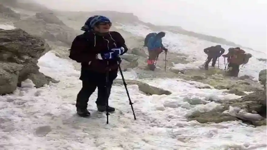 Dondurucu soğuklarda Ağrı Dağı zirvesine tırmanış
