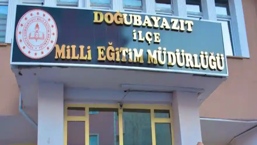 Doğubayazıt'ta Ücretli Öğretmenliğe Müracaat eden Öğretmenler, alımların nasıl yapıldığını soruyor