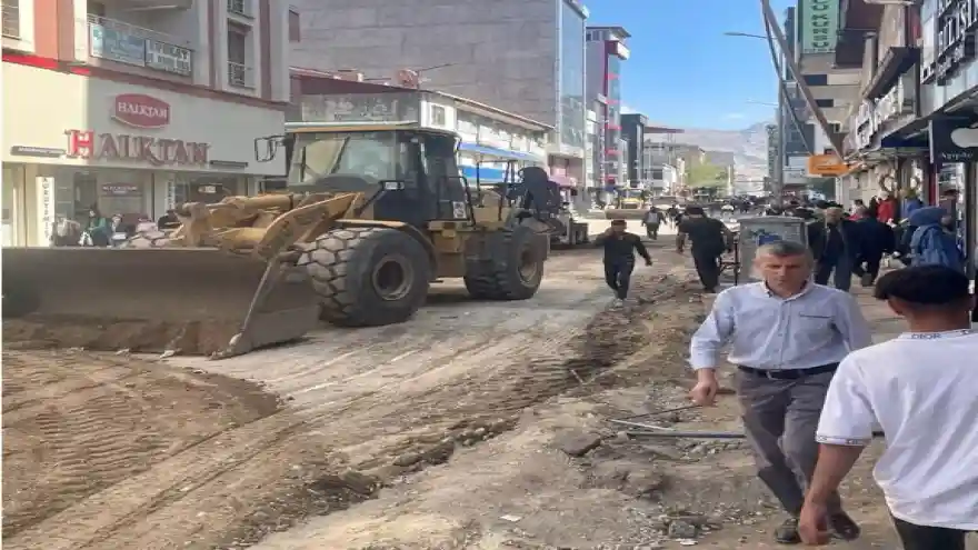 İnegöl (Çarşı) Caddesi Yenileme çalışması devam ediyor