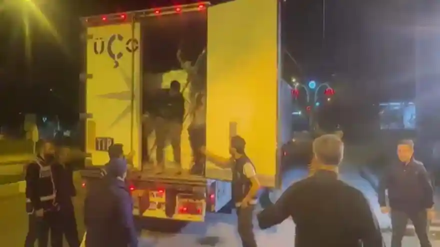 Ağrı’da Afgan uyruklu 80 kaçak göçmen yakalandı