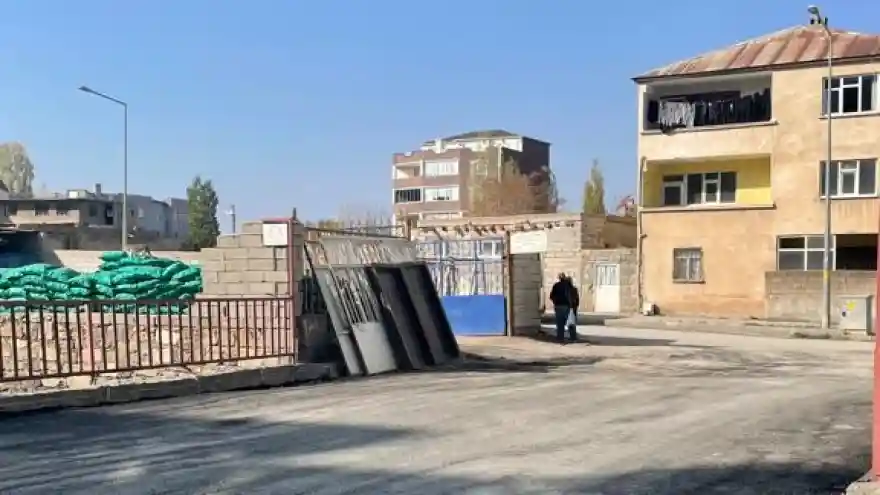 Mahalle Sakinlerinden Belediye Başkanı Acar'a Teşekkür