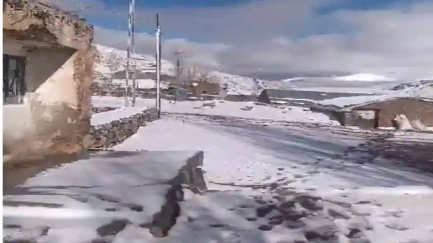 Ağrı’da bazı köyler beyaza büründü