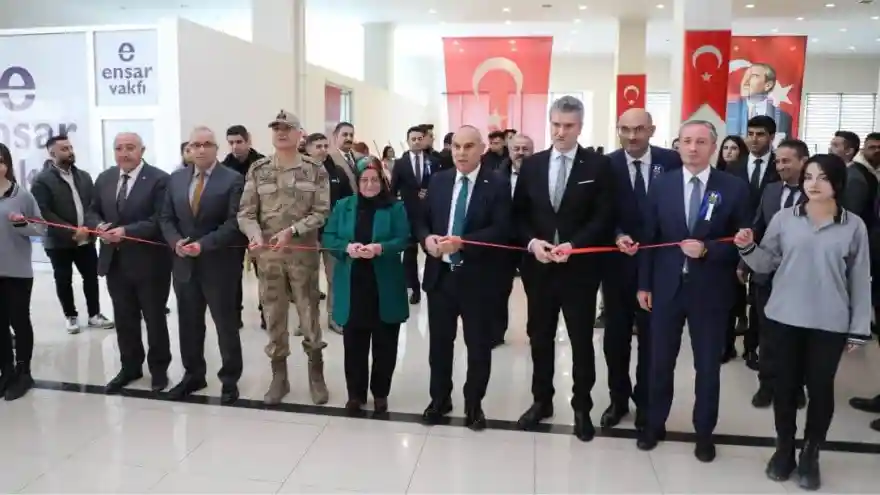 AĞRI'DA ÖĞRETMENLER GÜNÜ ÇOŞKUYLA KUTLANDI