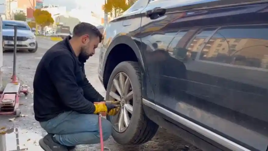 Lastikçilerde kış hazırlıkları devam ediyor