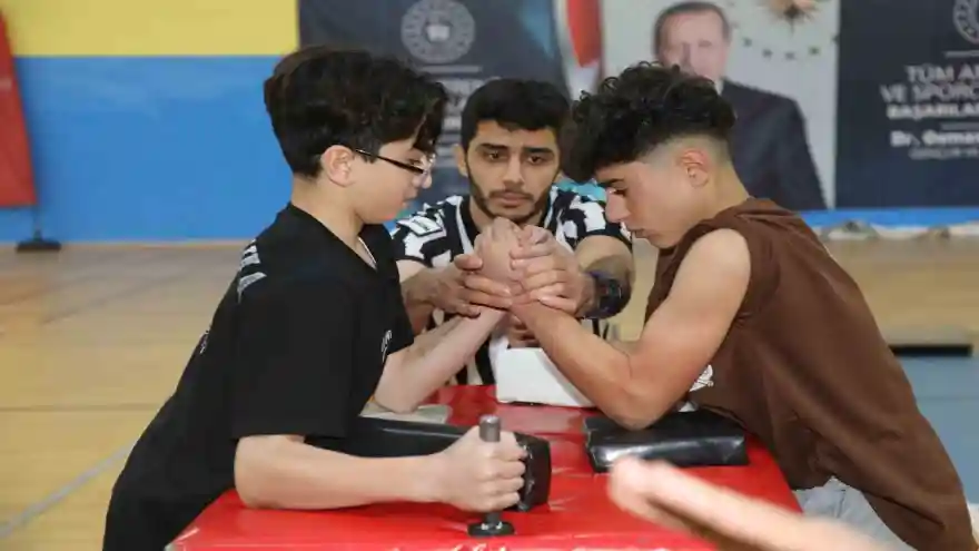 Ağrı’da bilek güreşi heyecanı sona erdi