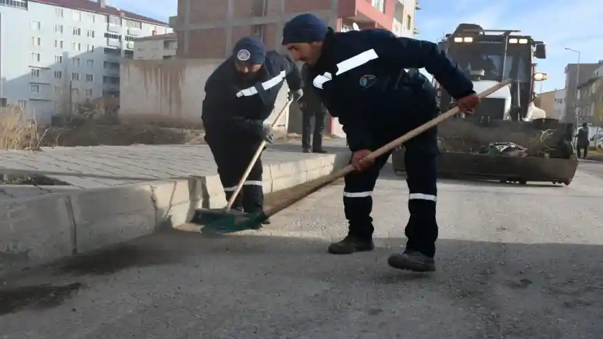 Doğubayazıt sokakları temizleniyor