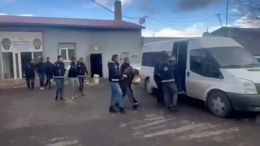 Ağrı’da göçmen kaçakçılarına darbe: 4 gözaltı