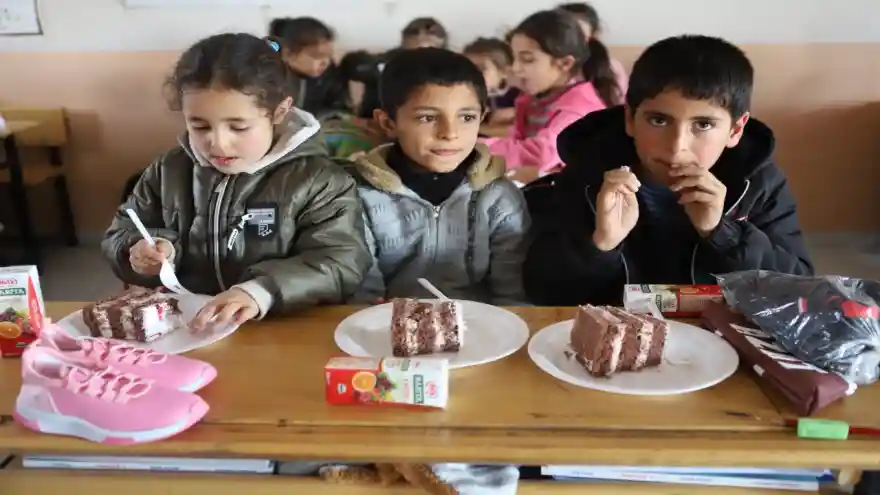 Yardım elleri, köy çocukları okusun diye birleşiyor