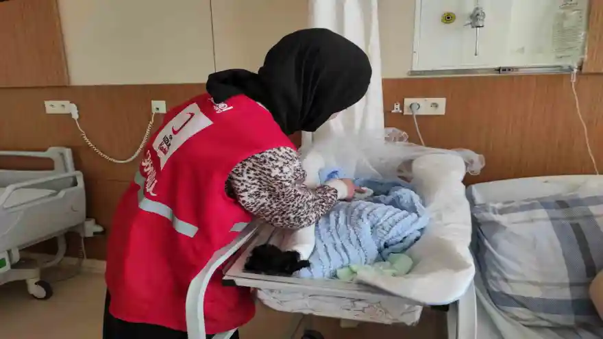 Kızılay’dan yeni yılın ilk bebeklerine ‘Sevgi Bohçası’