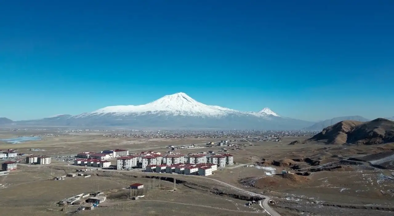 Ağrı Dağı ihtişamıyla göz kamaştırıyor 