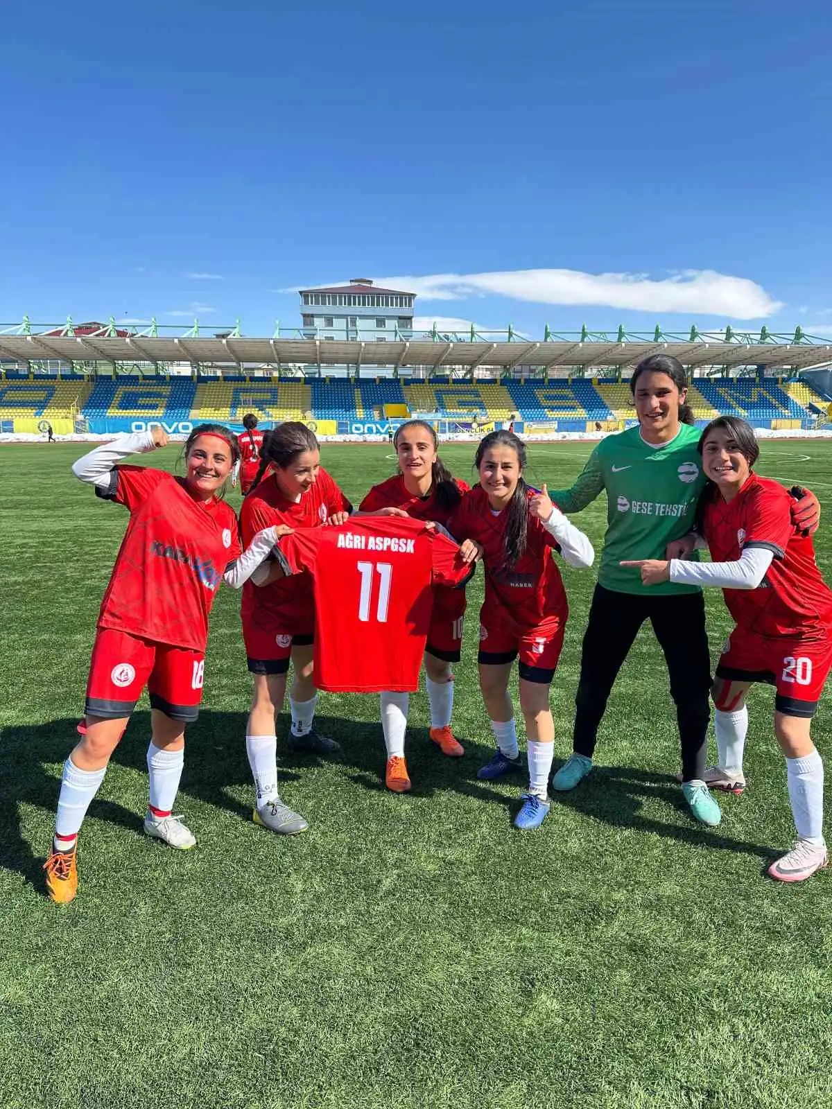 Ağrı Aile ve Sosyal Politikalar Gençlik ve Spor Kulübü Kadın Takımı, Silopi Belediyesi Spor Kulübü’nü 2-1 mağlup etti 